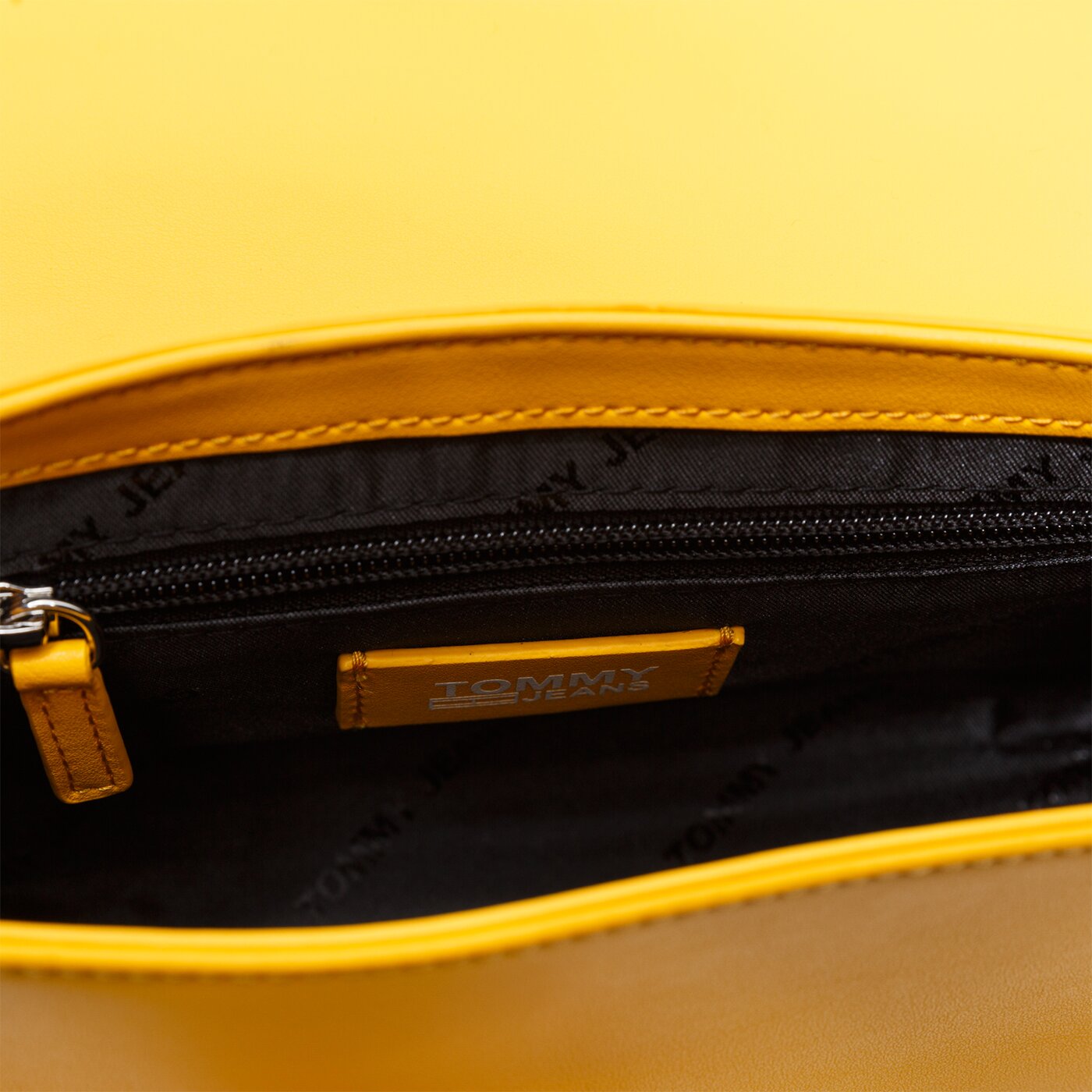 Damska torebka TOMMY HILFIGER TOREBKA TJW BOLD CROSSOVER aw0aw07642zcm kolor żółty