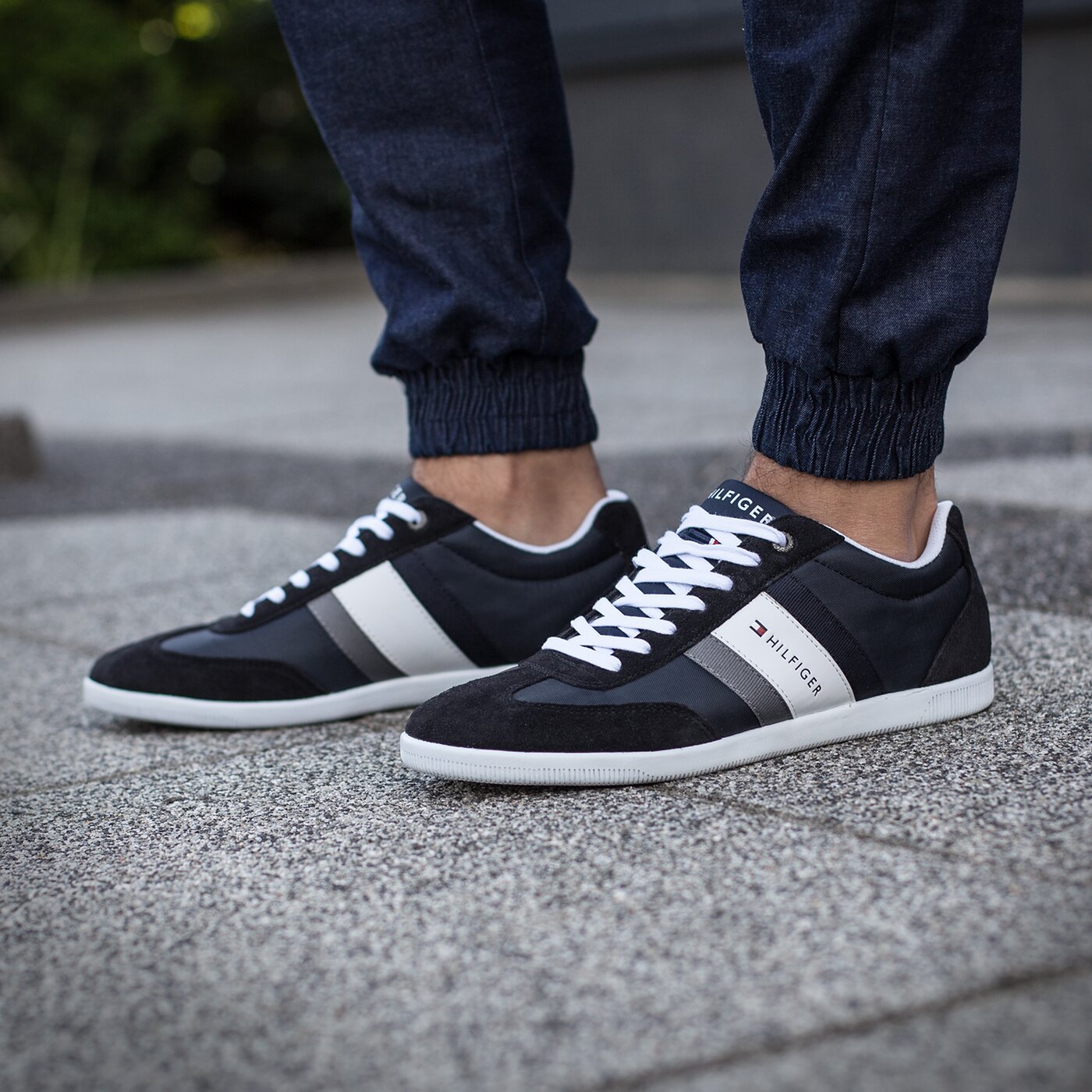 Męskie półbuty TOMMY HILFIGER D2285ENZEL 1C fm56821132403 kolor granatowy