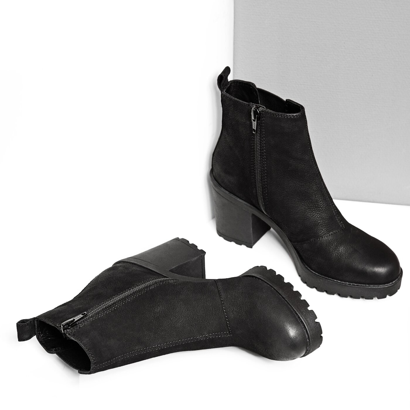 Damskie botki / sztyblety VAGABOND GRACE 4228-150-20 kolor czarny