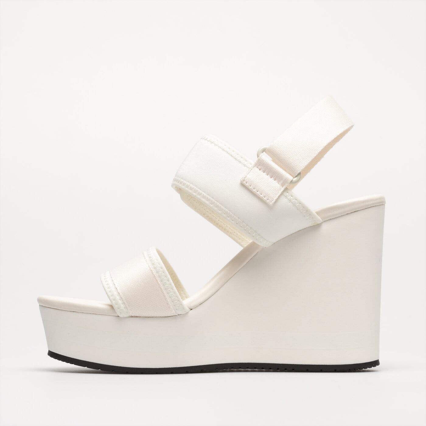 Damskie szpilki / czółenka CALVIN KLEIN WEDGE SANDAL BADGE yw0yw010280la kolor biały