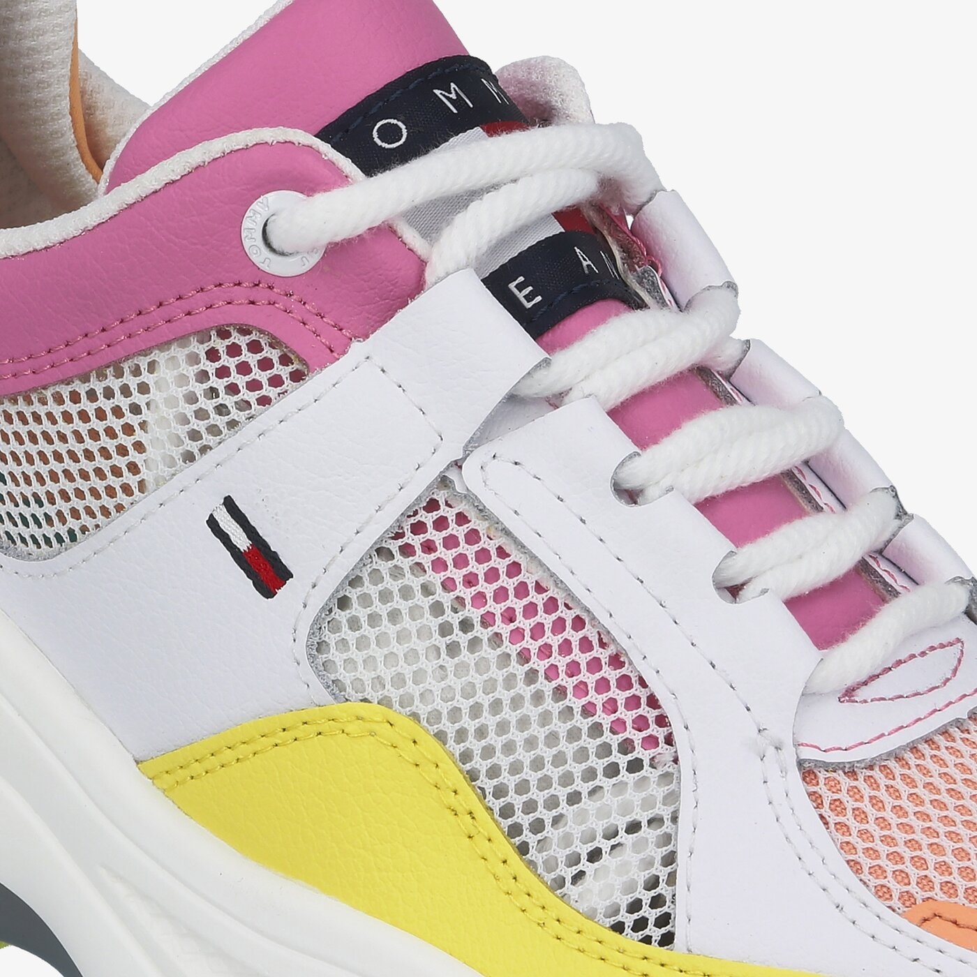 Damskie sneakersy (buty) TOMMY HILFIGER RECYCLED MESH FLATFORM SHOE en0en00808ybs kolor biały