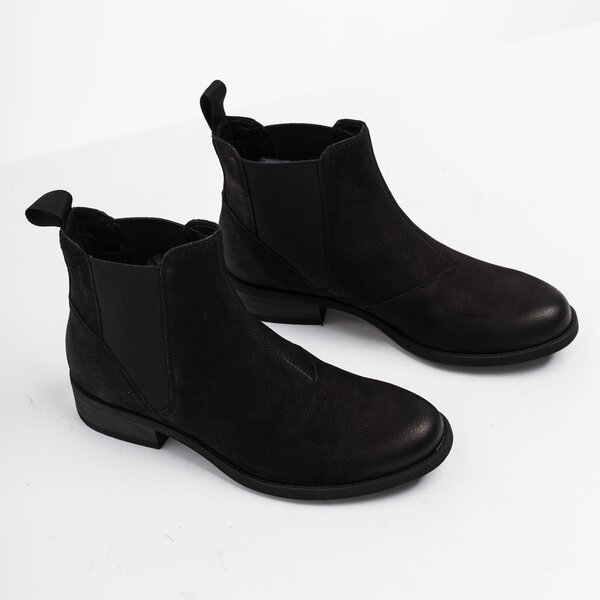 Damskie botki / sztyblety VAGABOND CARY 4220-450-20 kolor czarny