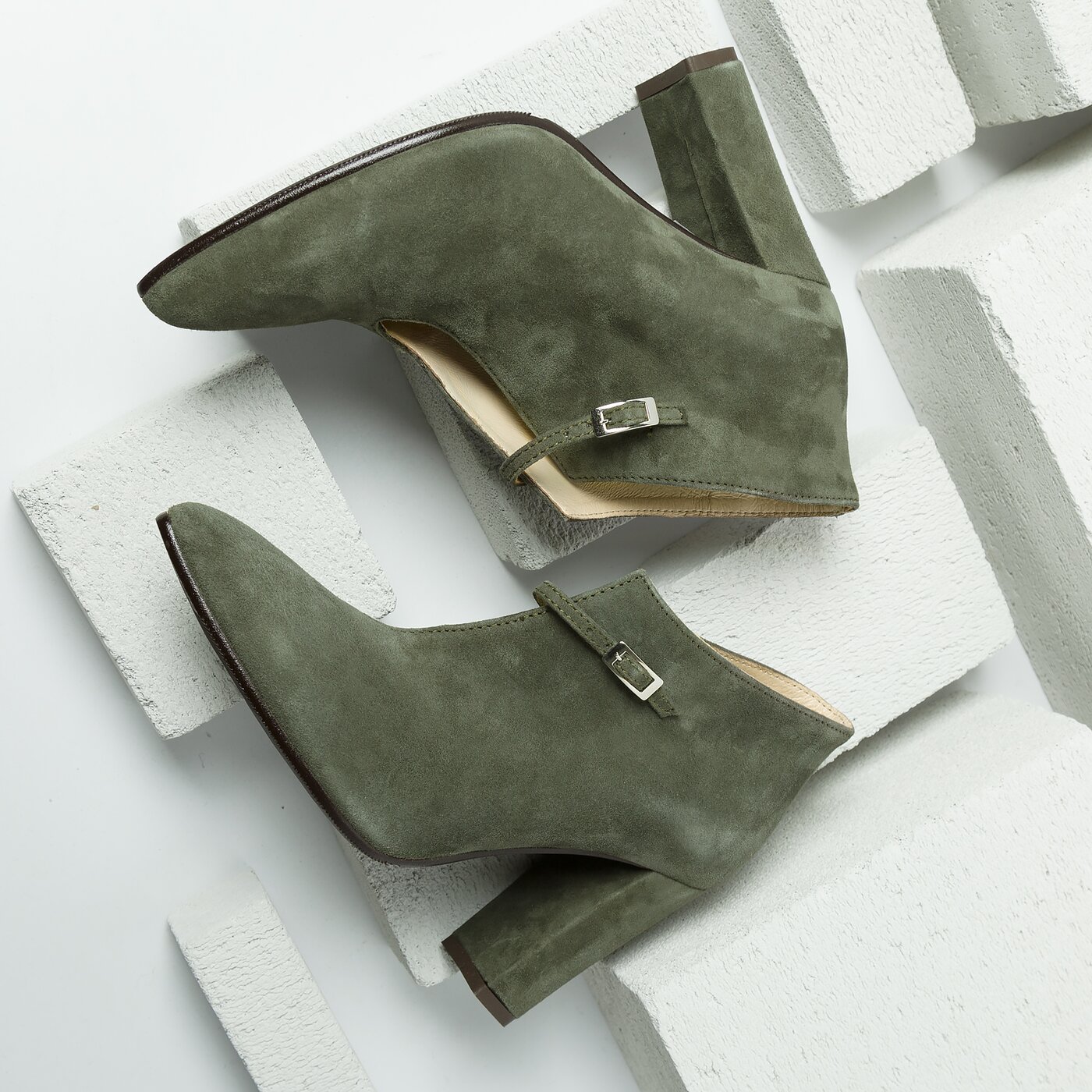 Damskie botki / sztyblety SYMBIOSIS BOTEK DAENERYS WELUR CIEMNA ZIELEŃ ZAMSZ KHAKI 989990 kolor khaki