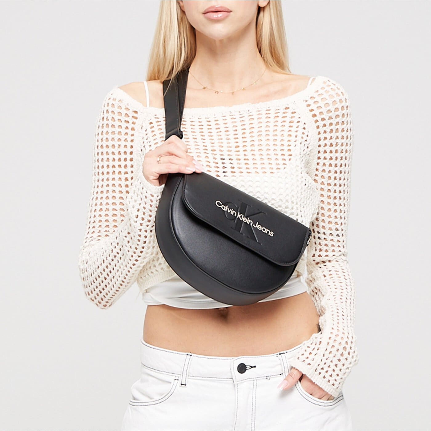 Damska torebka CALVIN KLEIN TOREBKA SCULPTED SADDLE BAG22 MONO k60k61122301f kolor czarny