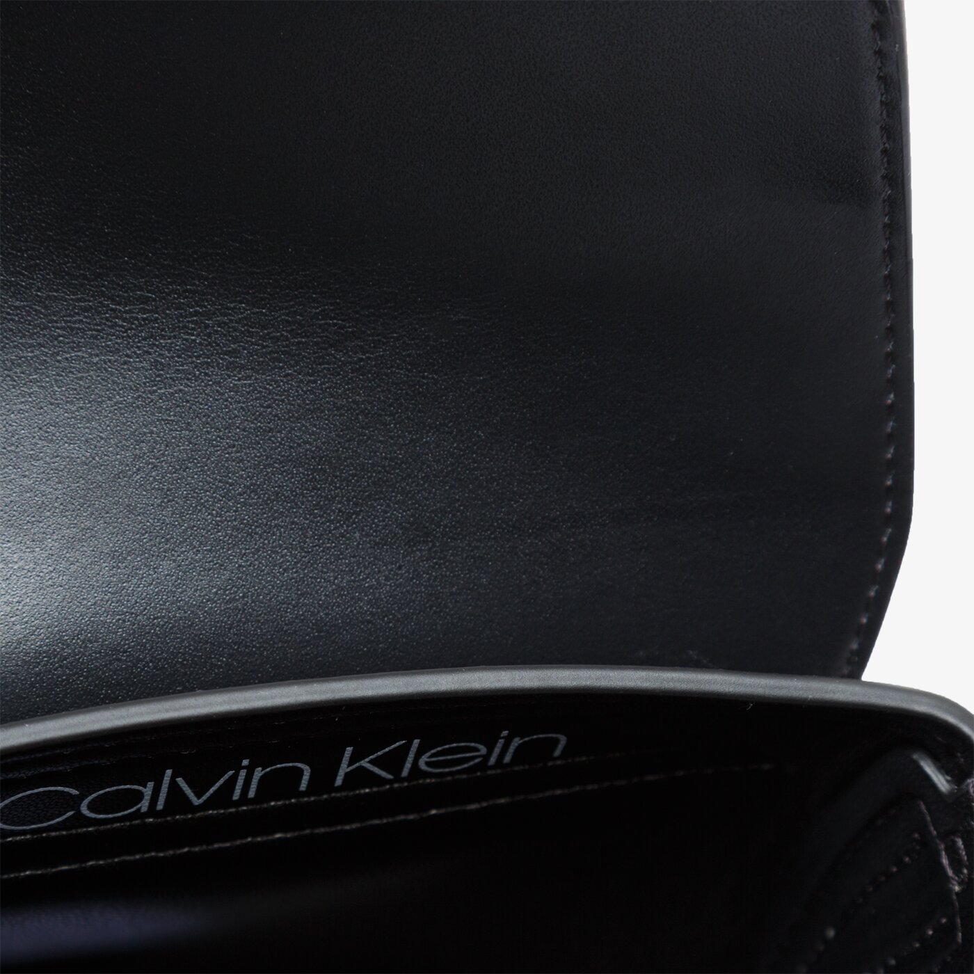 Damska torebka CALVIN KLEIN TOREBKA LOCK BUCKET MICRO k60k606331bax kolor czarny