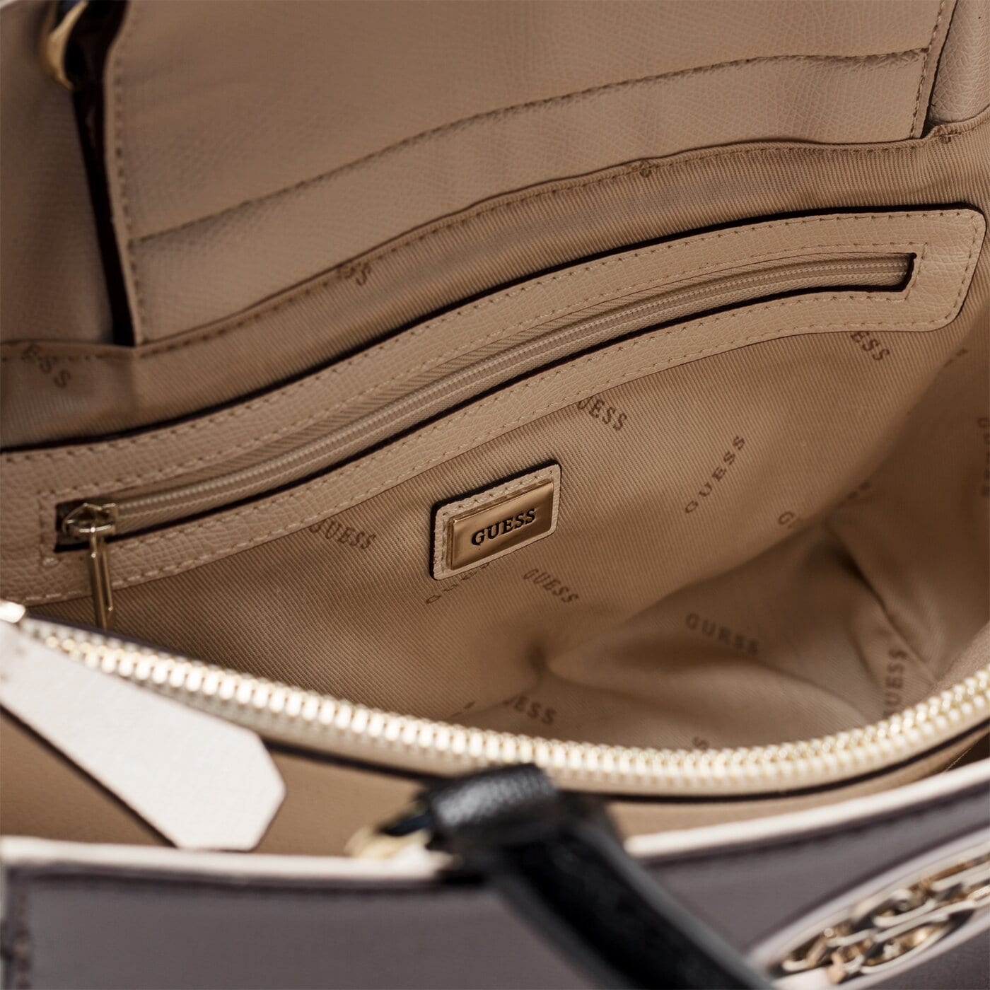 Damska torebka GUESS TOREBKA OPEN ROAD SOCIETY SATCHEL hwvg7186060tmu kolor czarny