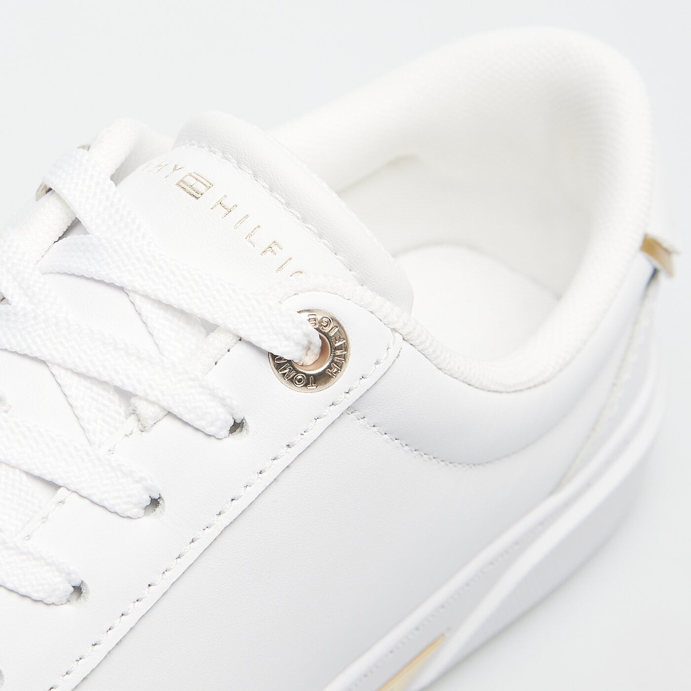 Damskie sneakersy (buty) TOMMY HILFIGER CHIC HW COURT SNEAKER fw0fw07813ybs kolor biały