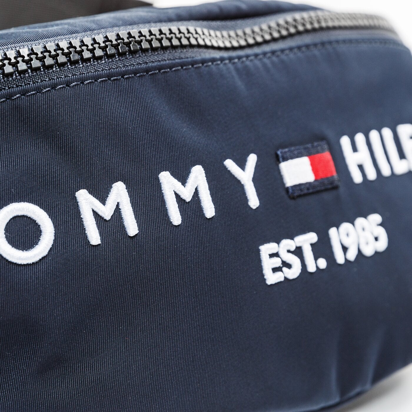 Damska nerka / saszetka TOMMY HILFIGER TOREBKA TH ESTABLISHED CROSSBODY BAG am0am07206dw5 kolor granatowy