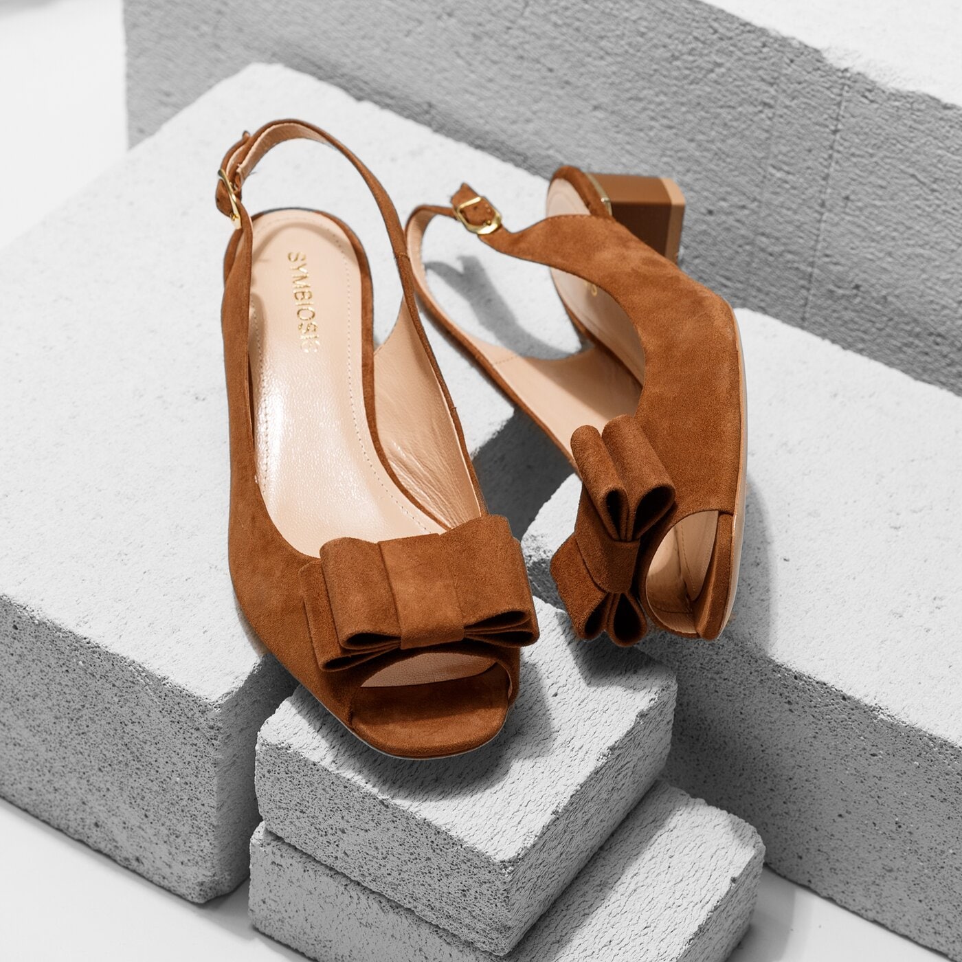 Damskie sandały SYMBIOSIS AURORA SANDAŁY ZAMSZ CAMEL 9281096 kolor brązowy