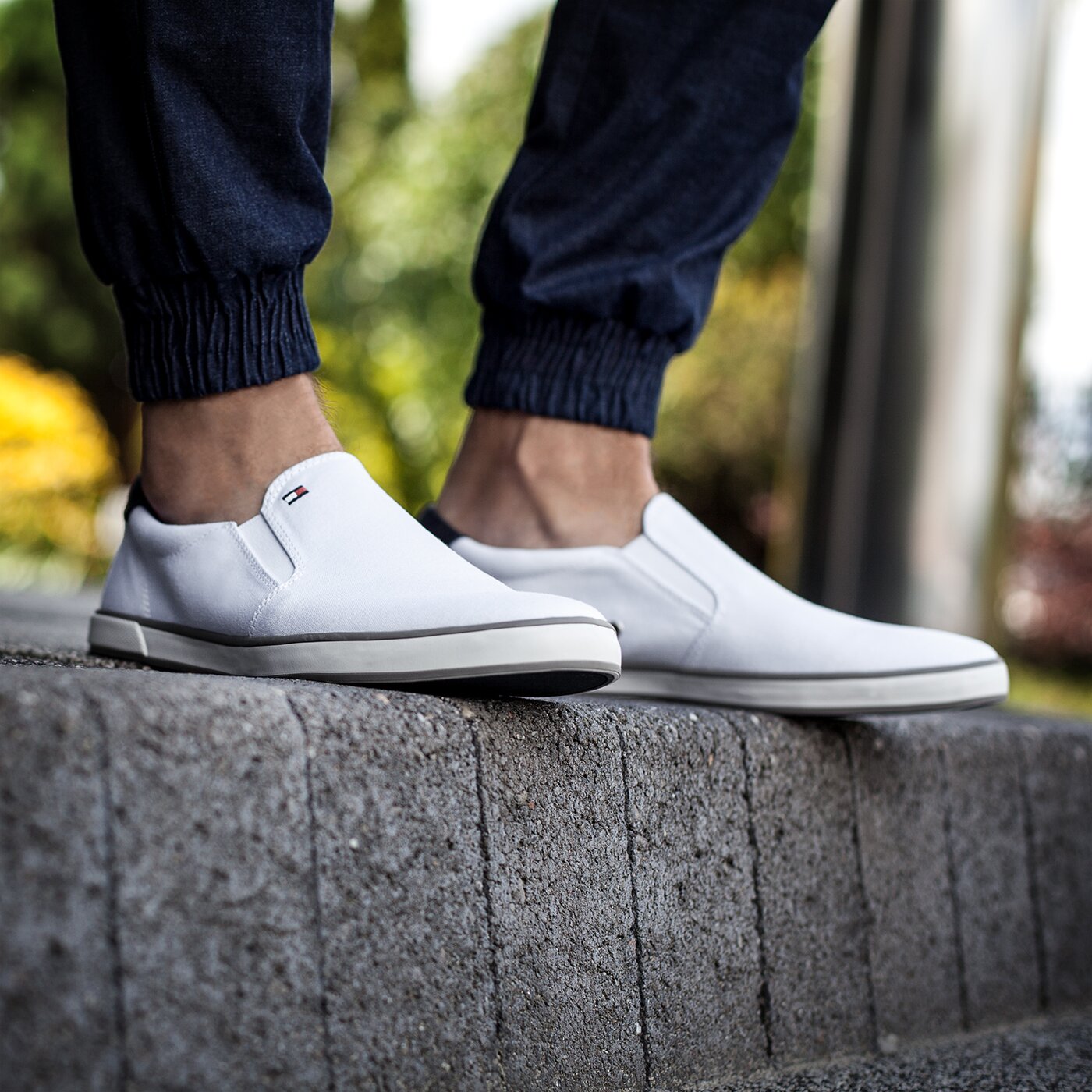 Męskie trampki TOMMY HILFIGER HARLOW 2D fm56820903100 kolor biały