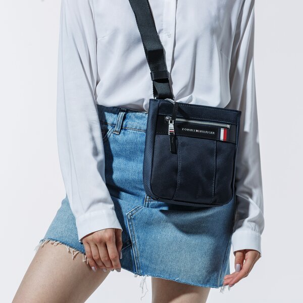 TOMMY HILFIGER TORBA ELEVATED NYLON MINI CROSSOVER am0am05811cjm kolor granatowy