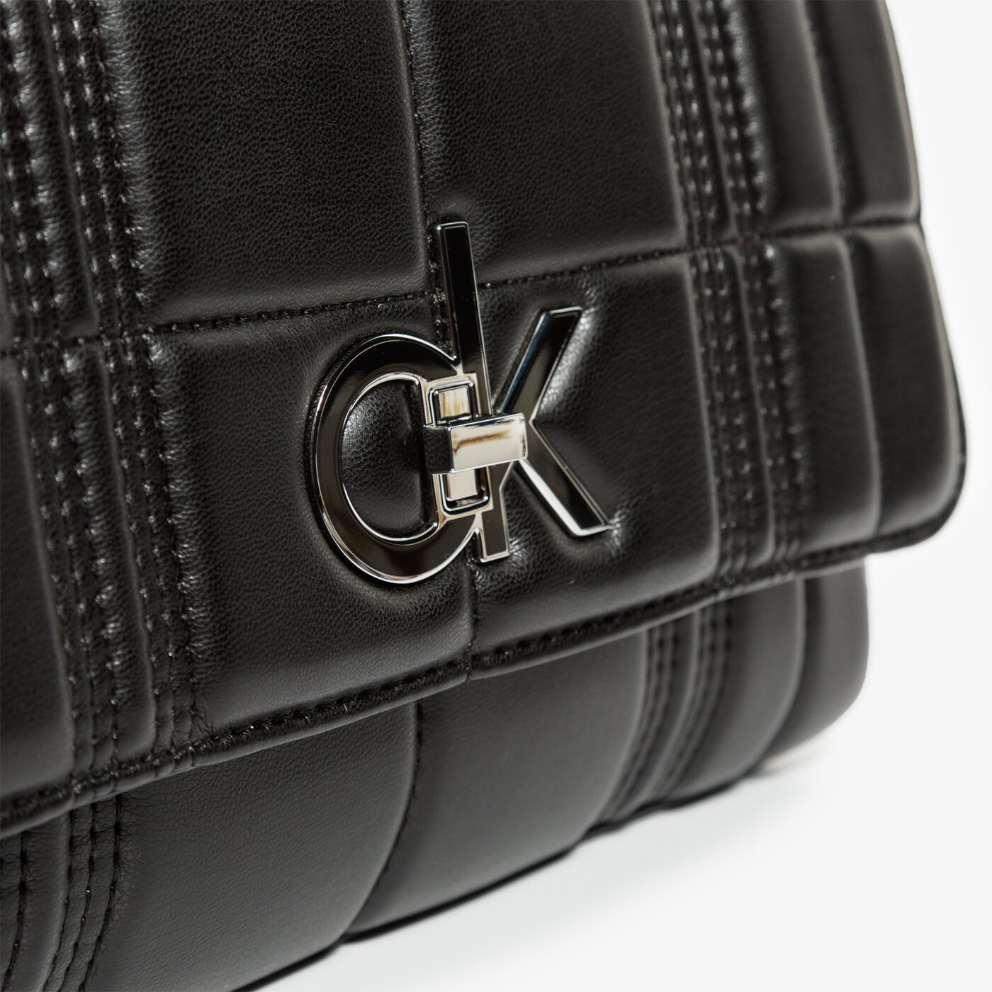 Damska torebka CALVIN KLEIN TOREBKA RE-LOCK FLAP XBODY k60k605834bds kolor czarny