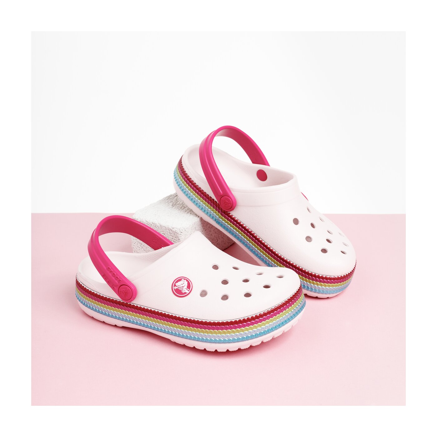 Dziecięce sandały / klapki CROCS CROCBAND SEQUIN BAND CLOG K 2055256pik kolor różowy