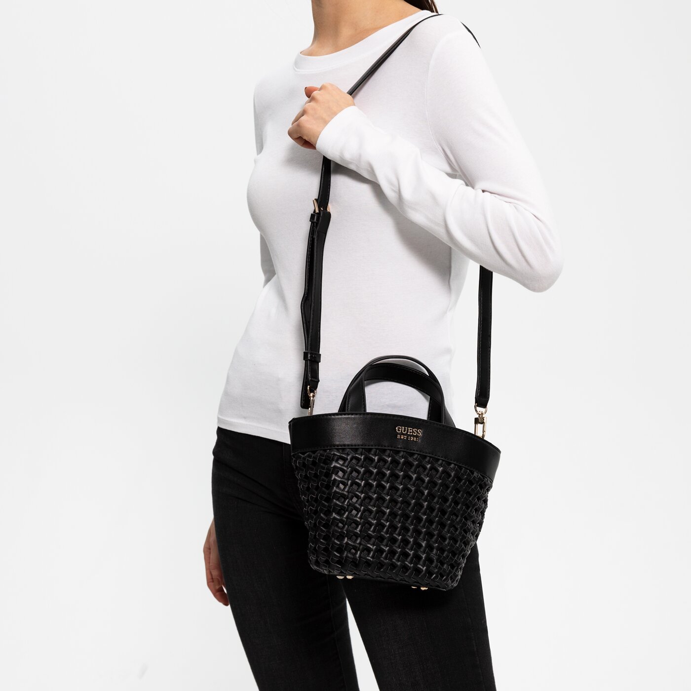 Damska torebka GUESS TOREBKA SICILIA MINI hwwg8490750bla kolor czarny