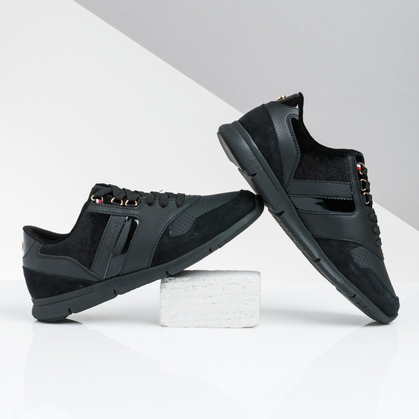 Damskie sneakersy (buty) TOMMY HILFIGER VELVET LACE LIGHT WEIGHT SNEAKER fw0fw04312990 kolor czarny