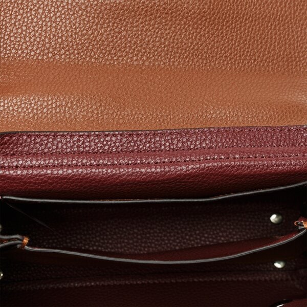 Damska torebka GUESS TOREBKA ARETHA TOP HANDLE FLAP hwvg7439180cog kolor brązowy