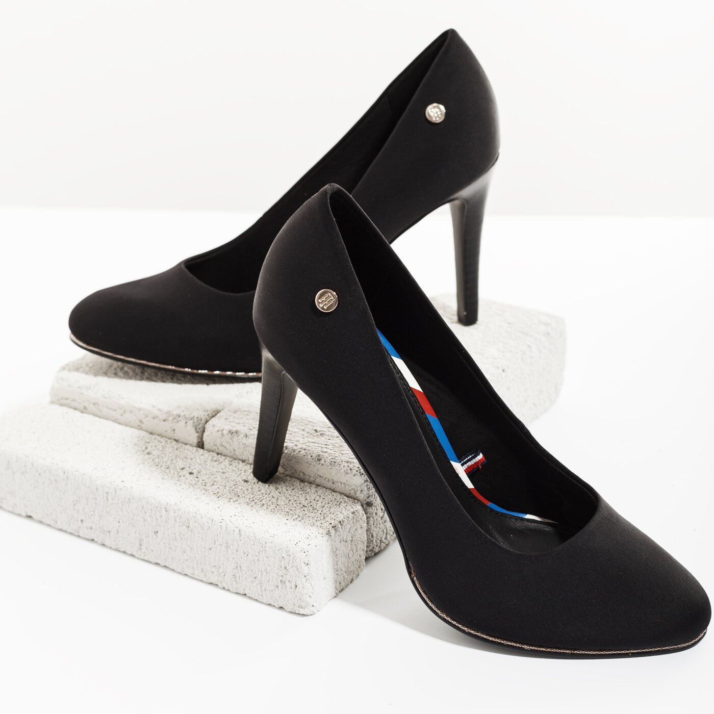 Damskie szpilki / czółenka TOMMY HILFIGER BASIC PUMP fw0fw03561990 kolor czarny
