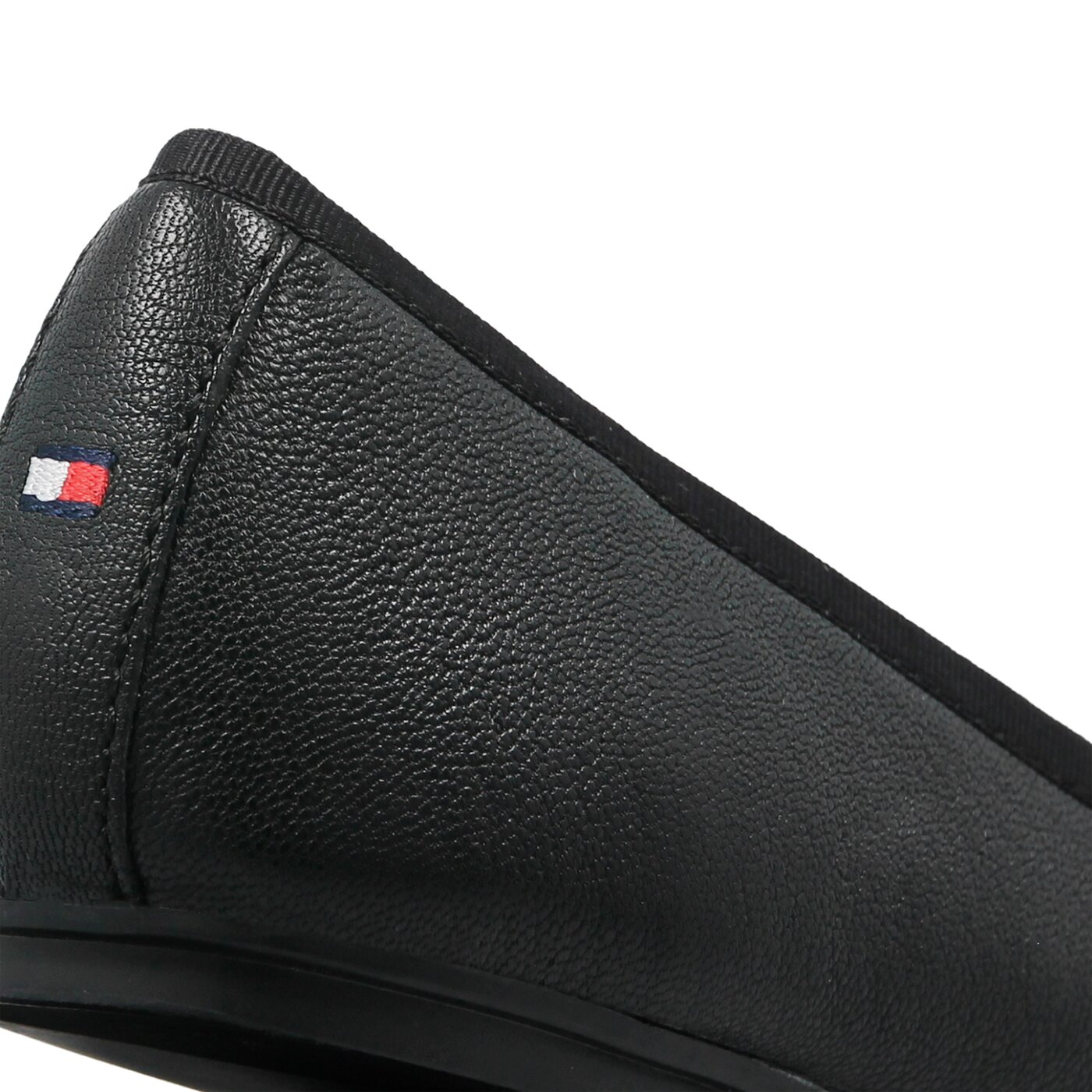 Damskie baleriny (buty) TOMMY HILFIGER BASIC LEATHER BALLERINA CHARM fw0fw02814990 kolor czarny