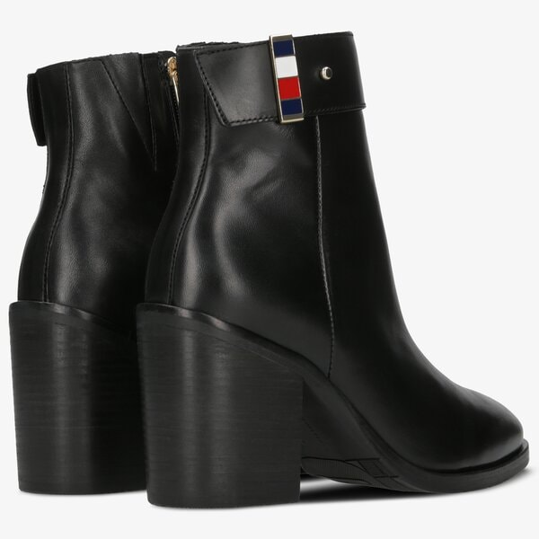 Damskie botki / sztyblety TOMMY HILFIGER CORPORATE HARDWARE BOOTIE fw0fw04488bds kolor czarny