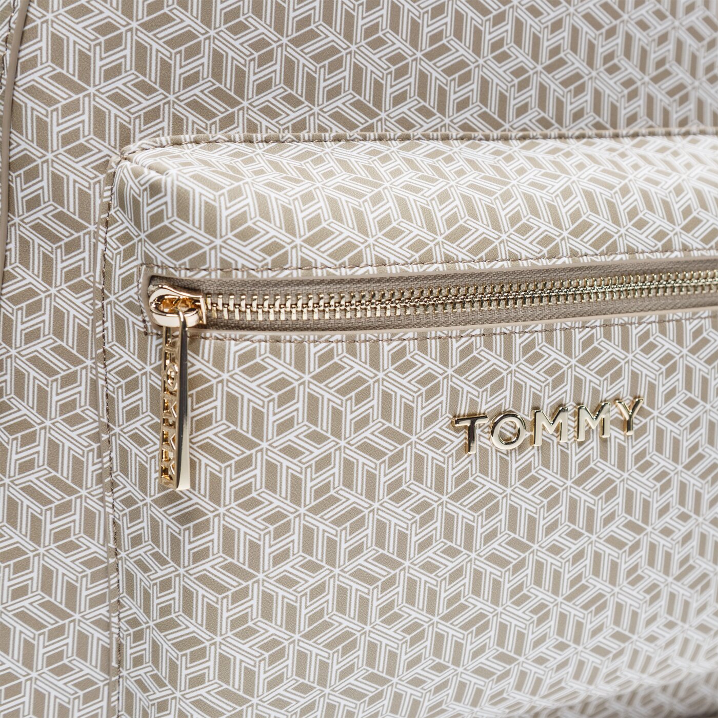 Damski plecak TOMMY HILFIGER PLECAK ICONIC MONOGRAM aw0aw079260f7 kolor multicolor