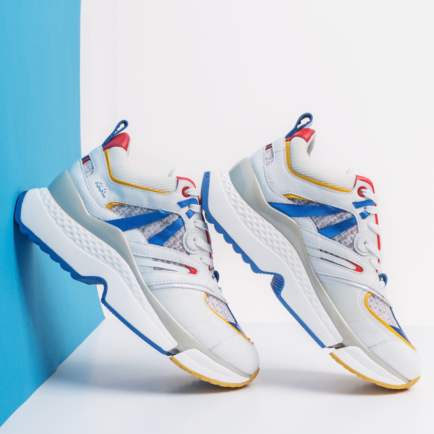 Damskie sneakersy (buty) KARL LAGERFELD AVENTUR DELTA LO MIX kl6163741m kolor biały