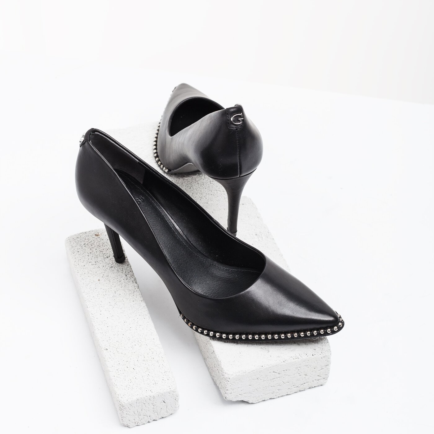 Damskie szpilki / czółenka GUESS BRASTON flbst4lea08black kolor czarny