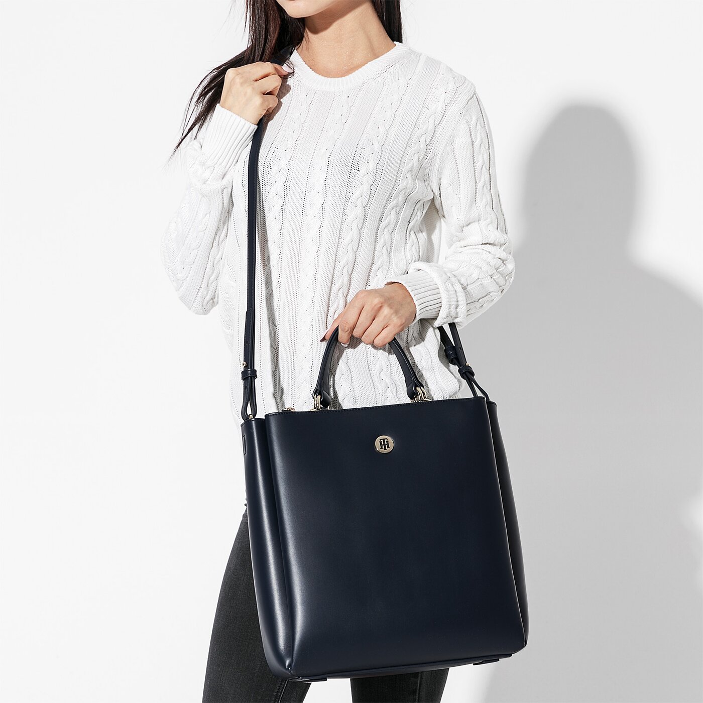 Damska torebka TOMMY HILFIGER TOREBKA EFFORTLESS TOMMY NS TOTE aw0aw05666413 kolor granatowy