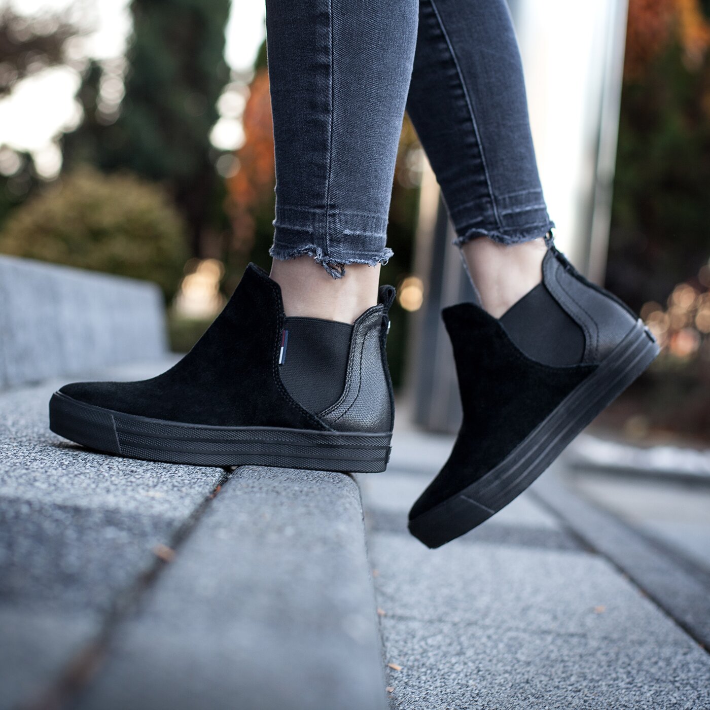 Damskie trampki TOMMY HILFIGER L1385YON 14C en56821879990 kolor czarny