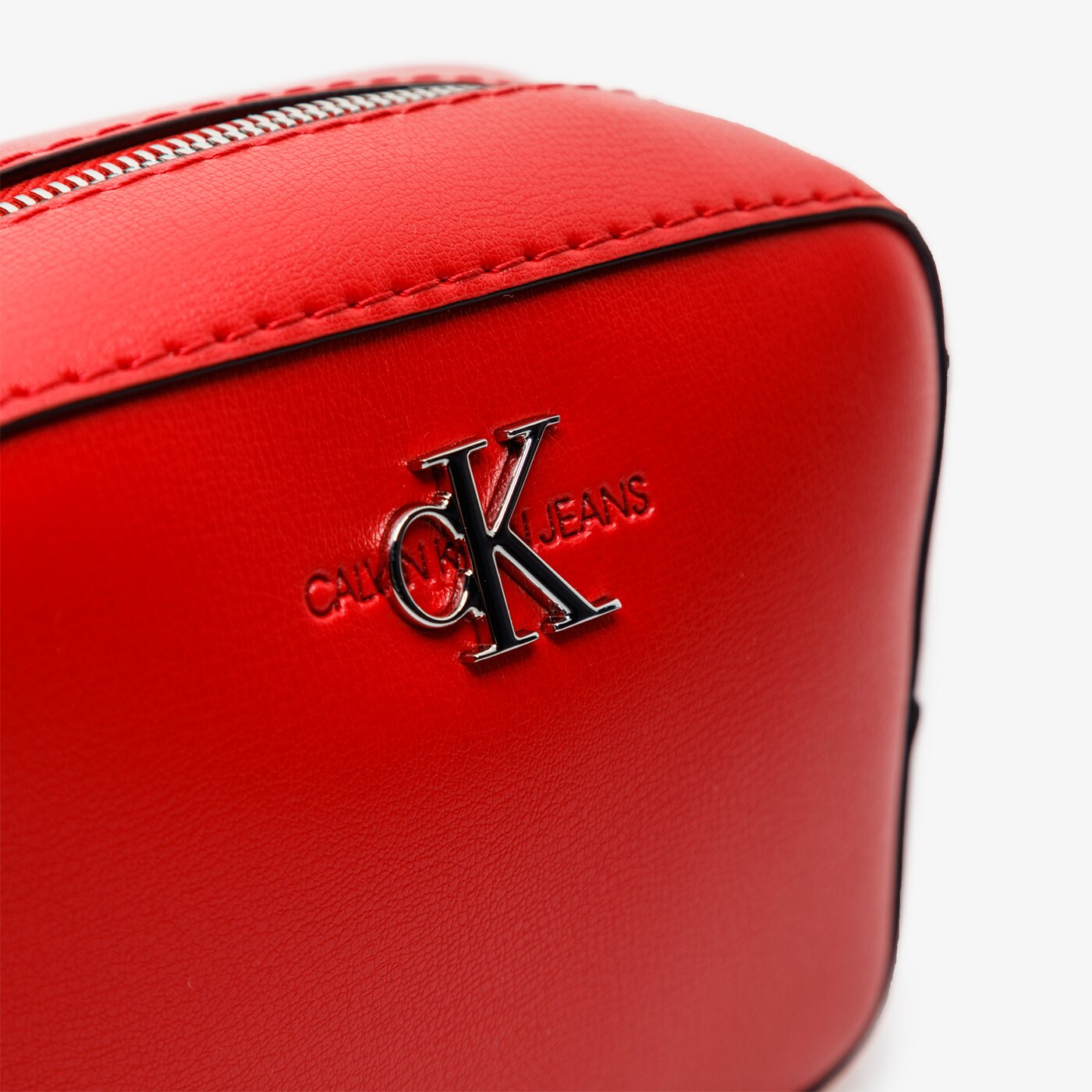 calvin-klein-torebka-mono-hardware-camera-bag-kolor-czerwony