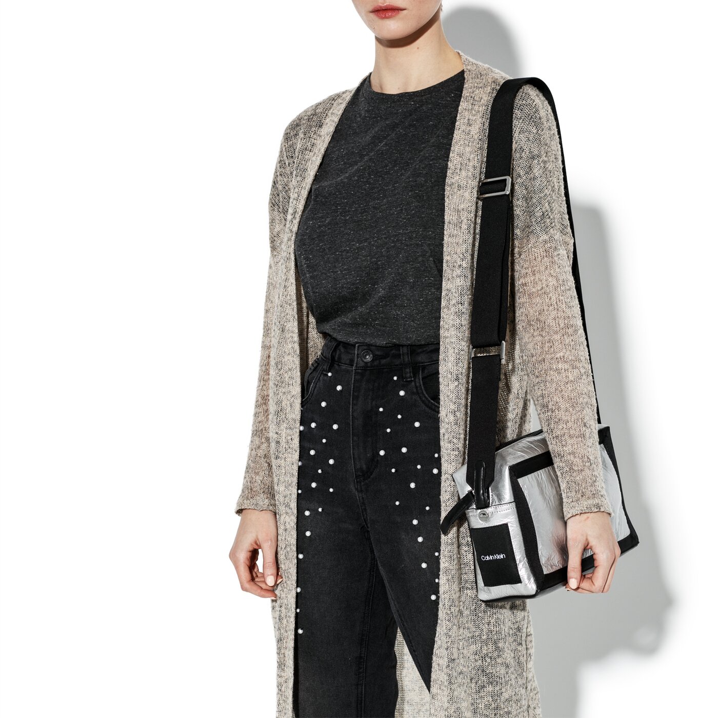 Damska torebka CALVIN KLEIN TOREBKA OUTLINE MEDIUM CROSSBODY k60k604820910 kolor srebrny