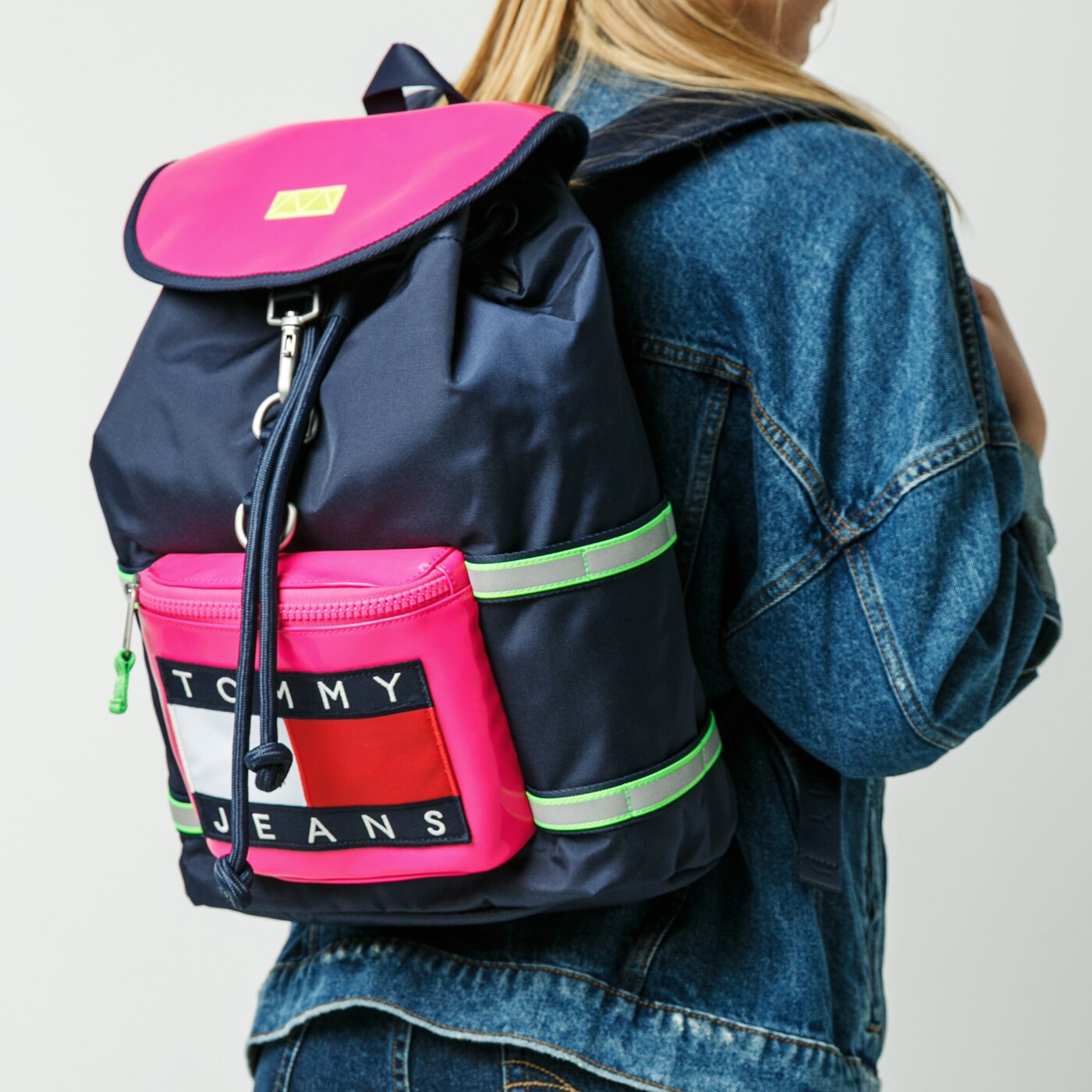 Damski plecak TOMMY HILFIGER PLECAK TJW HERITAGE aw0aw076350g2 kolor multicolor