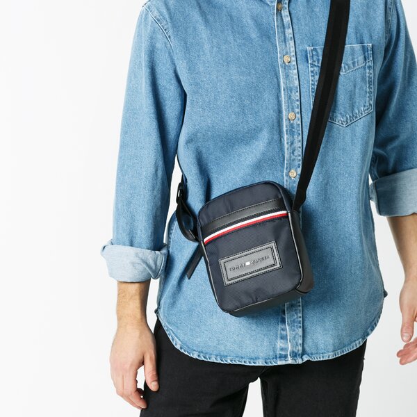 TOMMY HILFIGER TORBA MODERN NYLON MINI CROSSOVER am0am05568cjm kolor granatowy