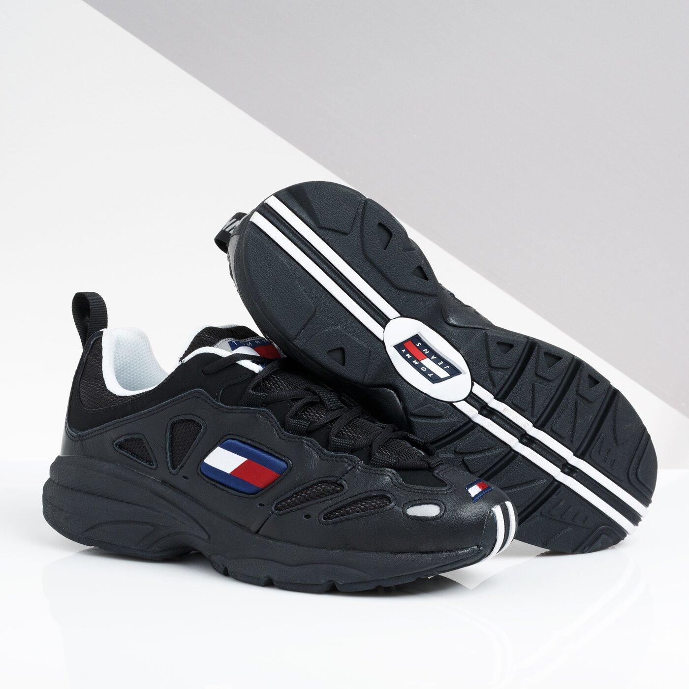 Męskie sneakersy (buty) TOMMY HILFIGER NEVIS 01C2 em0em00344990 kolor czarny