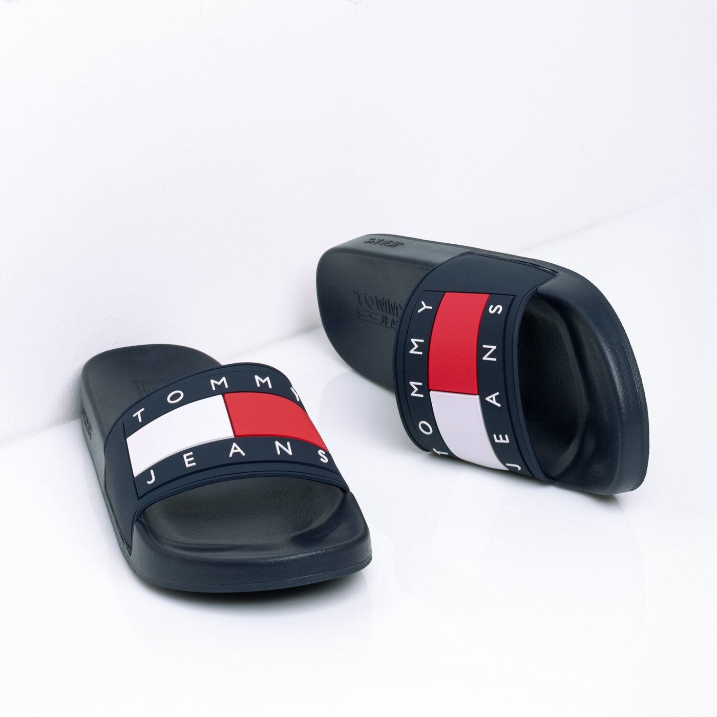 Męskie klapki TOMMY HILFIGER AQUA 4 em0em00284403 kolor granatowy