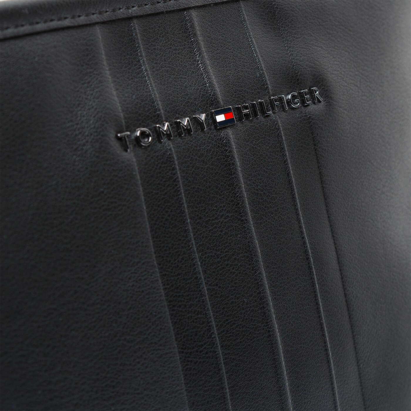 TOMMY HILFIGER TORBA METRO CROSSOVER am0am05789bds kolor czarny