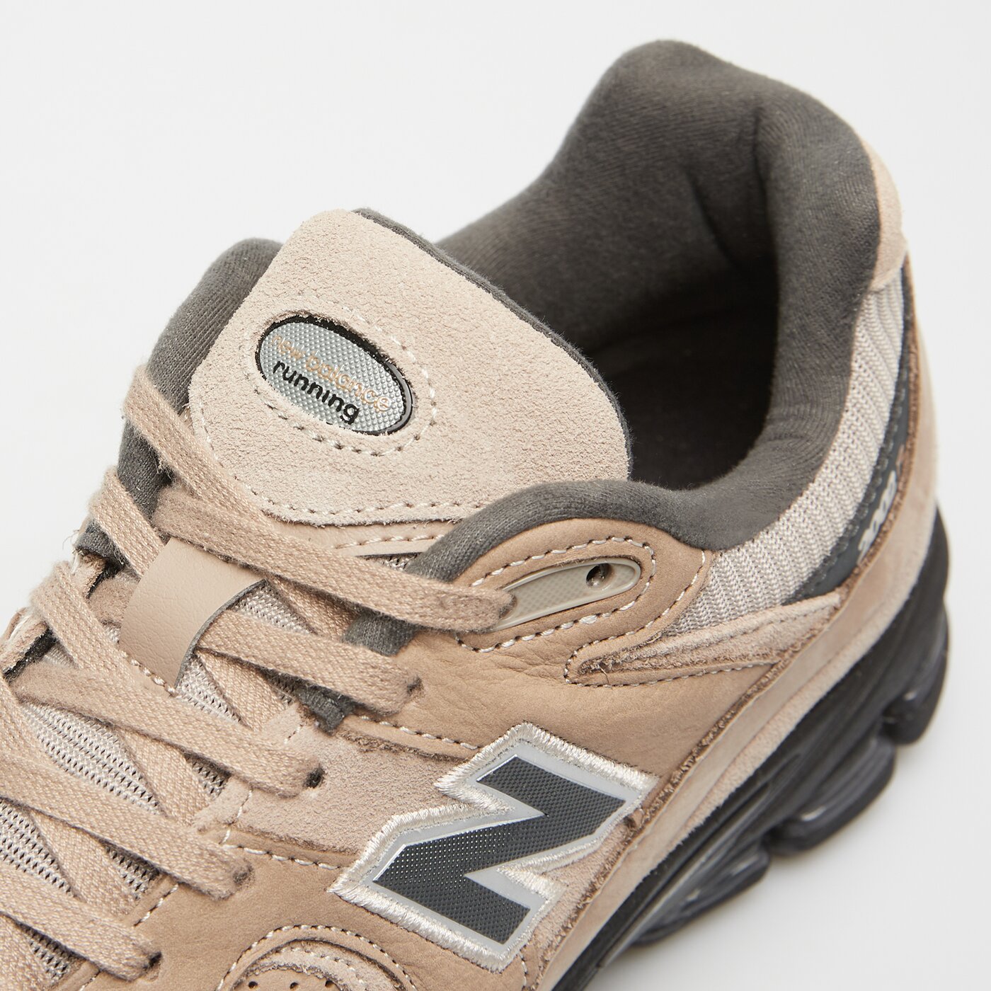 Męskie sneakersy (buty) NEW BALANCE 2002R  m2002reg kolor brązowy