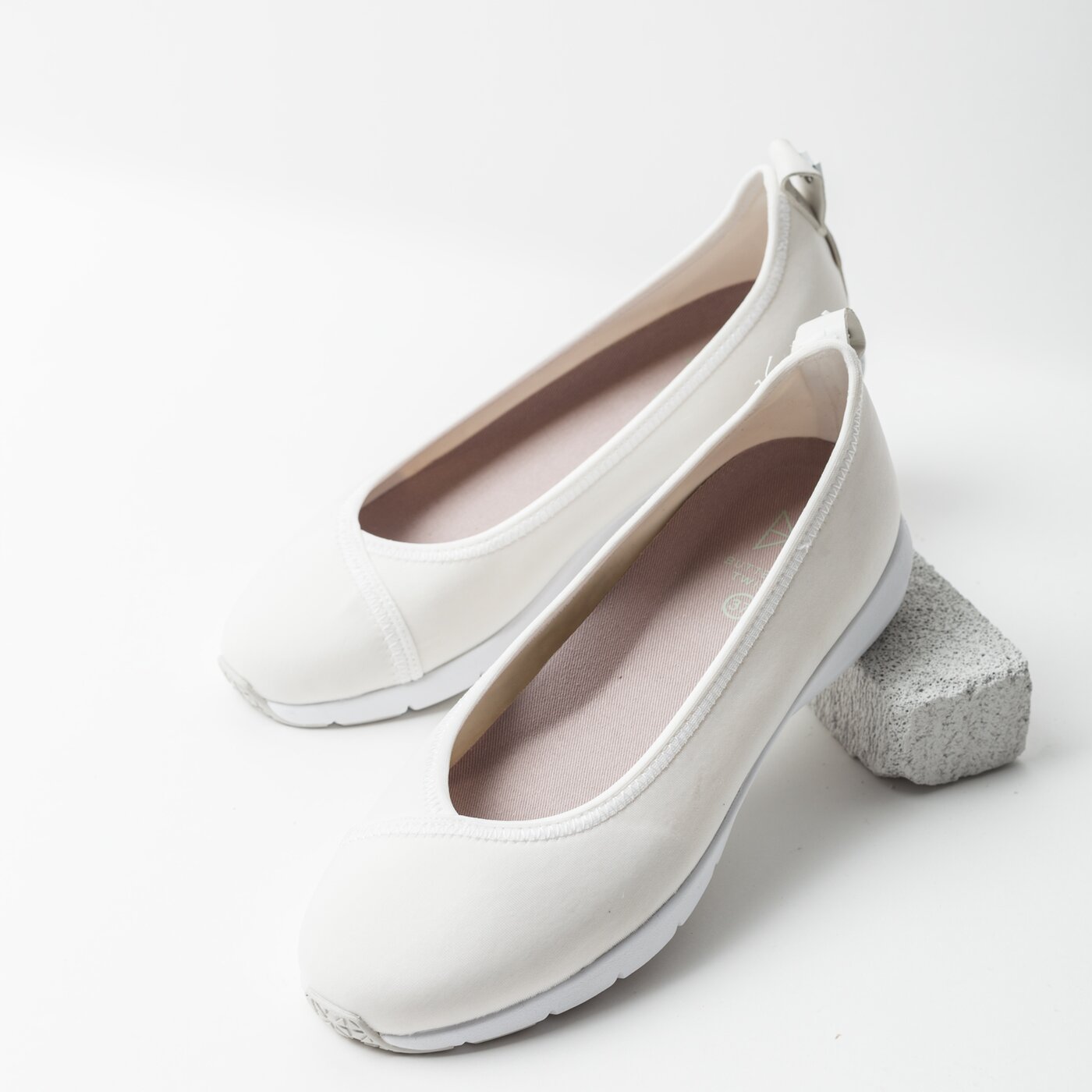 Damskie baleriny (buty) BUTTERFLY TWISTS ELLIE bt30005017 kolor biały