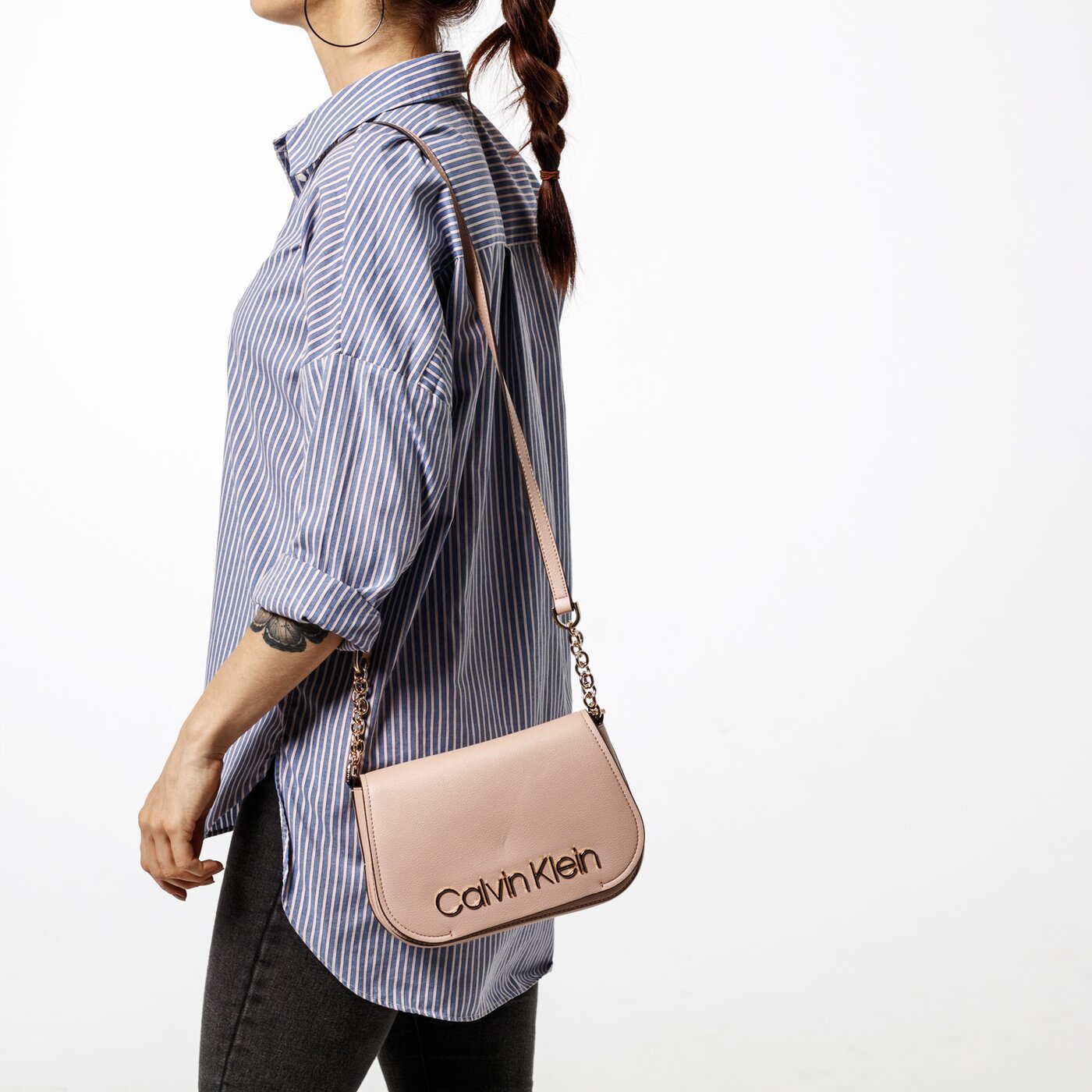 Damska torebka CALVIN KLEIN TOREBKA DRESSED UP XBODY k60k605374646 kolor różowy