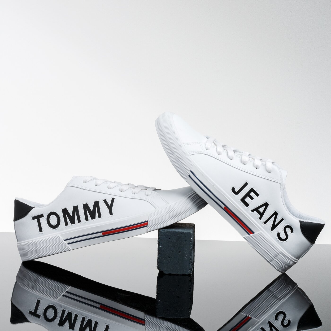 Męskie trampki TOMMY HILFIGER DALE 8A em0em00291100 kolor biały