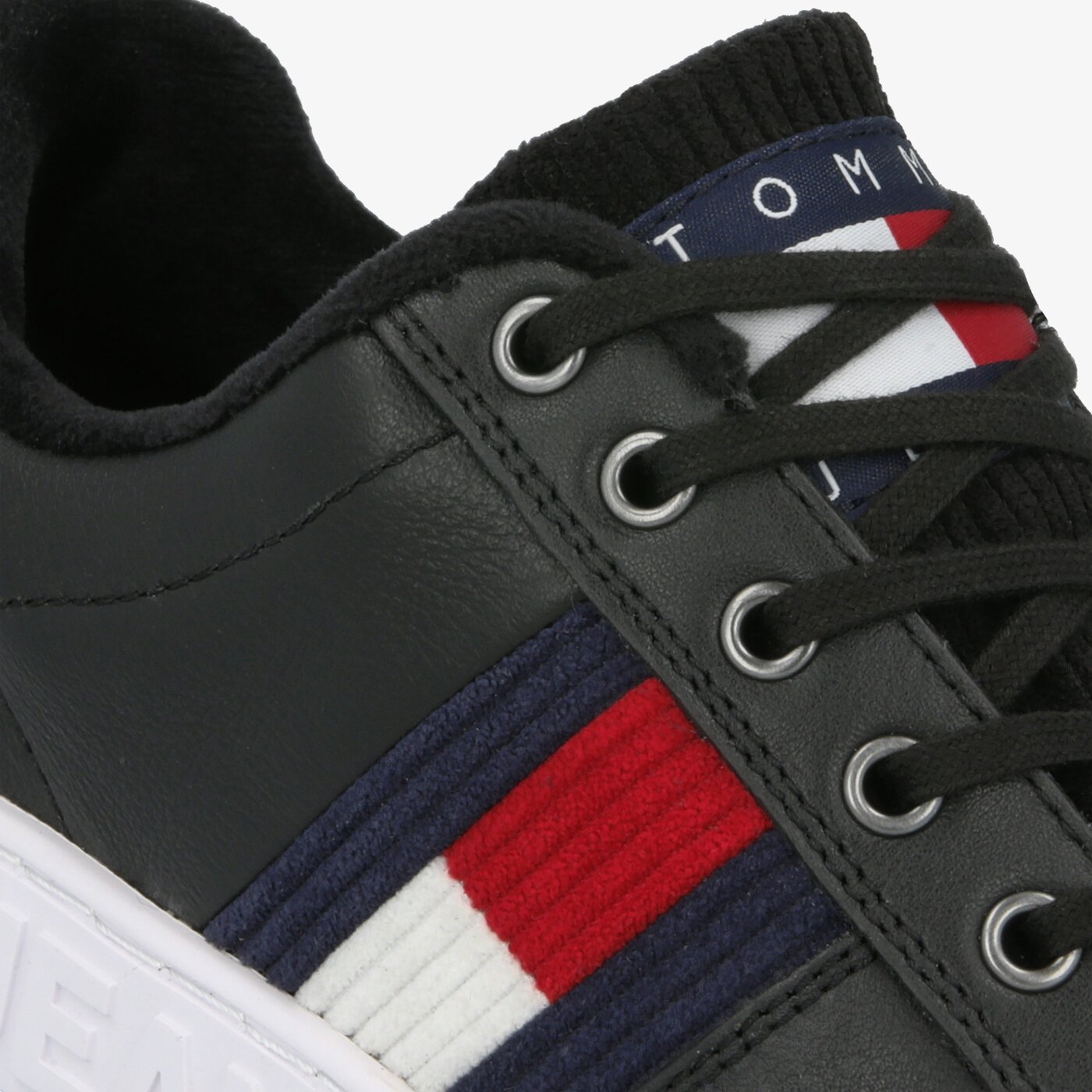 Damskie trampki TOMMY HILFIGER COOL WARM LINED SNEAKER en0en00642bds kolor czarny