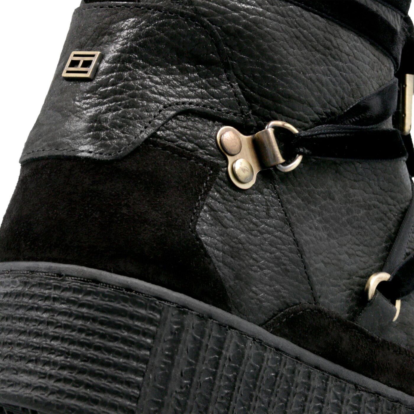 Damskie śniegowce TOMMY HILFIGER COZY WARMLINED LEATHER BOOT fw0fw03436990 kolor czarny