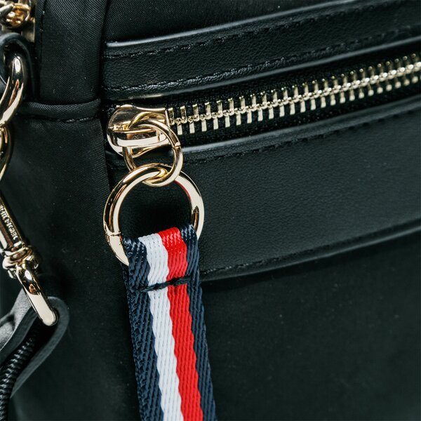 Damska torebka TOMMY HILFIGER TOREBKA NYLON CROSSOVER aw0aw08510bds kolor czarny