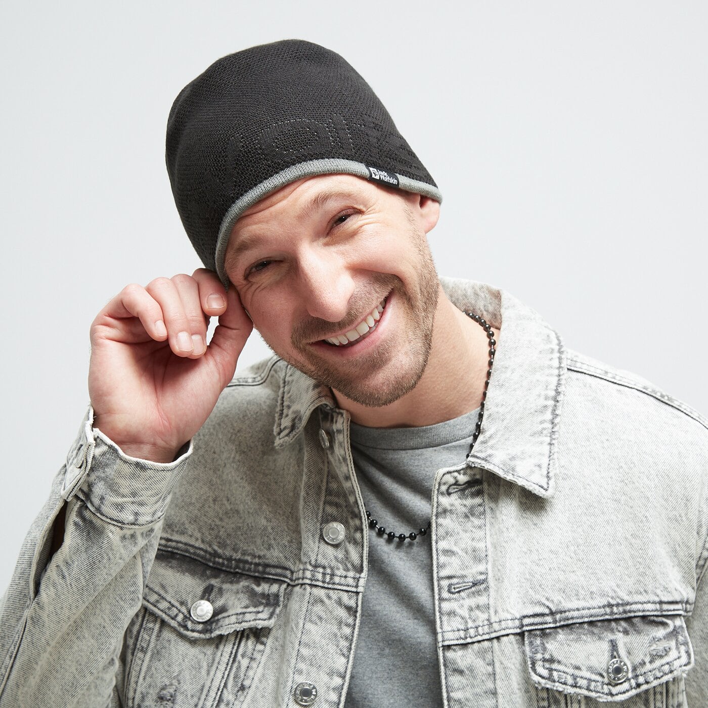 Damska czapka zimowa JACK WOLFSKIN CZAPKA BRAND BEANIE 19118016000 kolor czarny