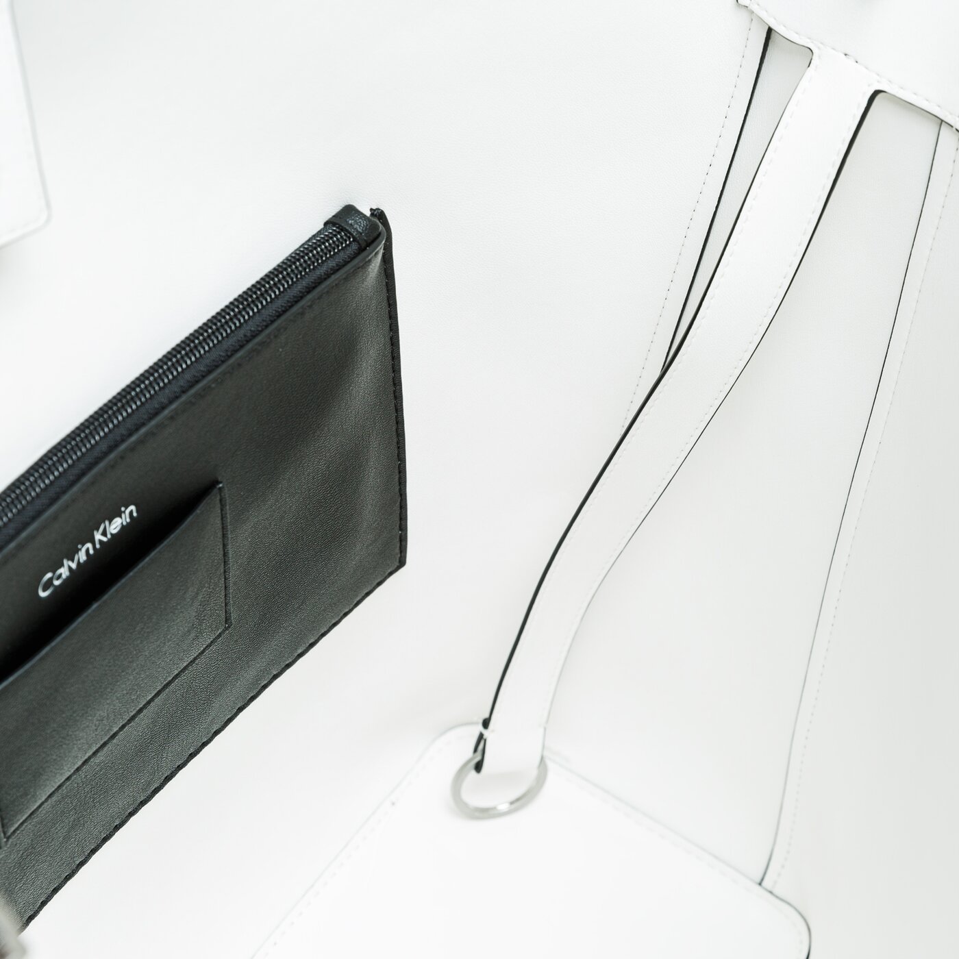 CALVIN KLEIN TORBA EDGE SEASONAL LARGE HOBO k60k604001001 kolor czarny