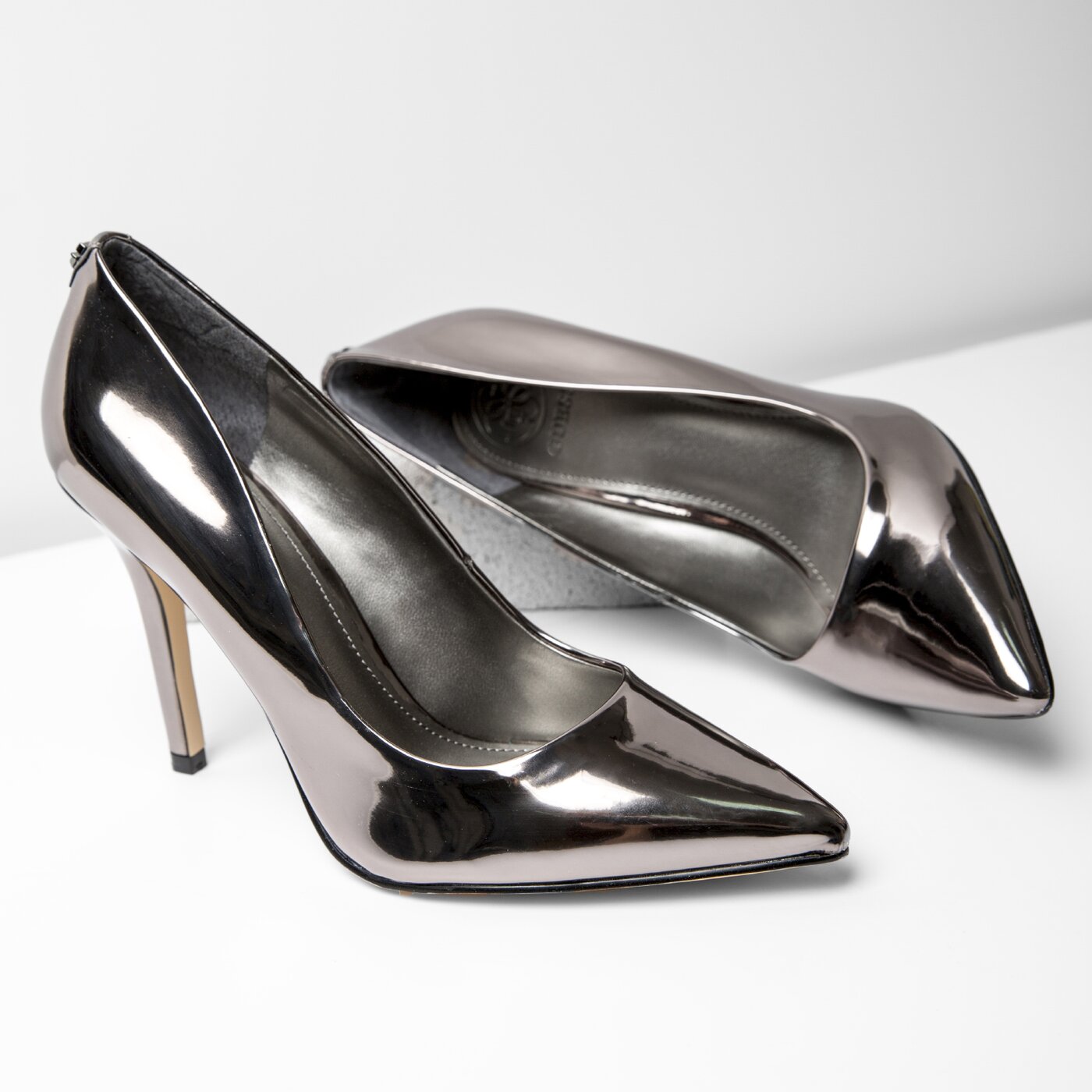 Damskie szpilki / czółenka GUESS BLIX10 flbl01lel08pewte kolor srebrny