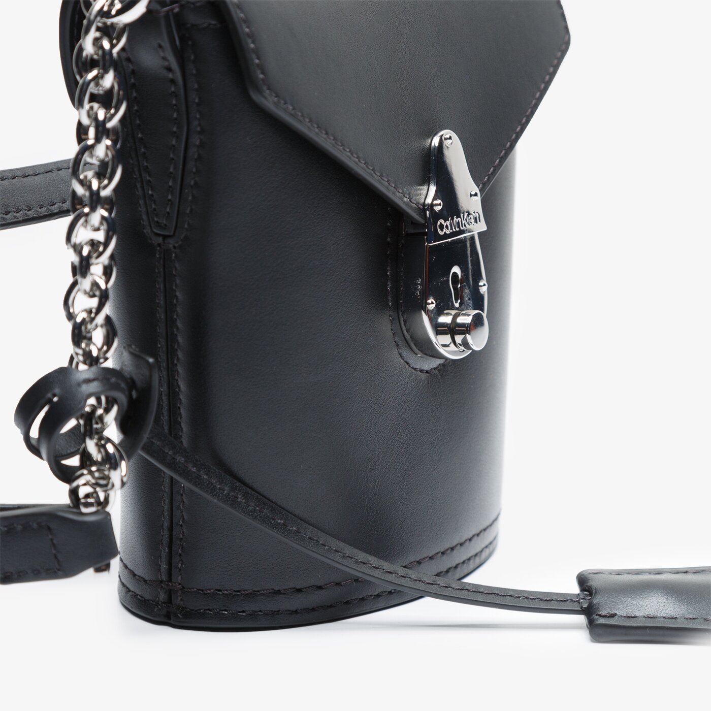 Damska torebka CALVIN KLEIN TOREBKA LOCK BUCKET MICRO k60k606331bax kolor czarny