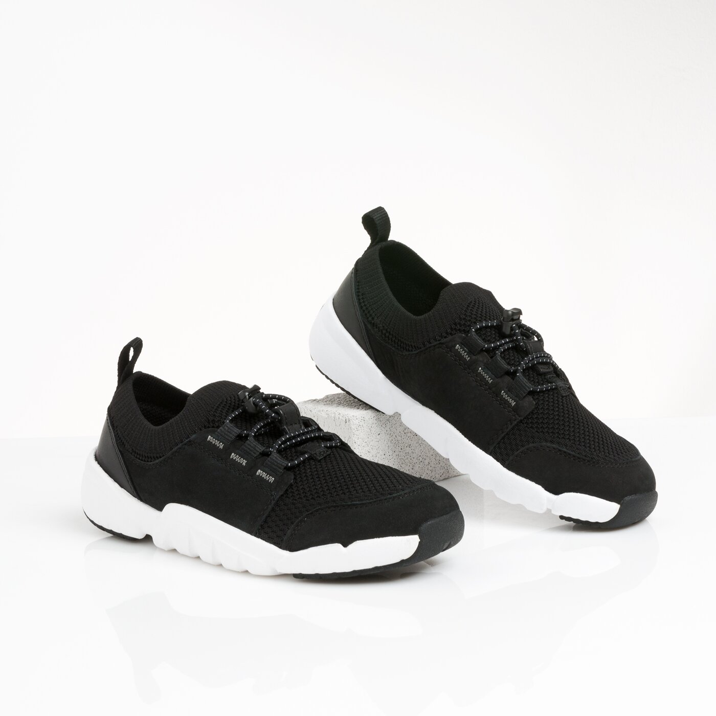 Dziecięce sneakersy (buty) CLARKS TRI SWIFT K 26141224 kolor czarny