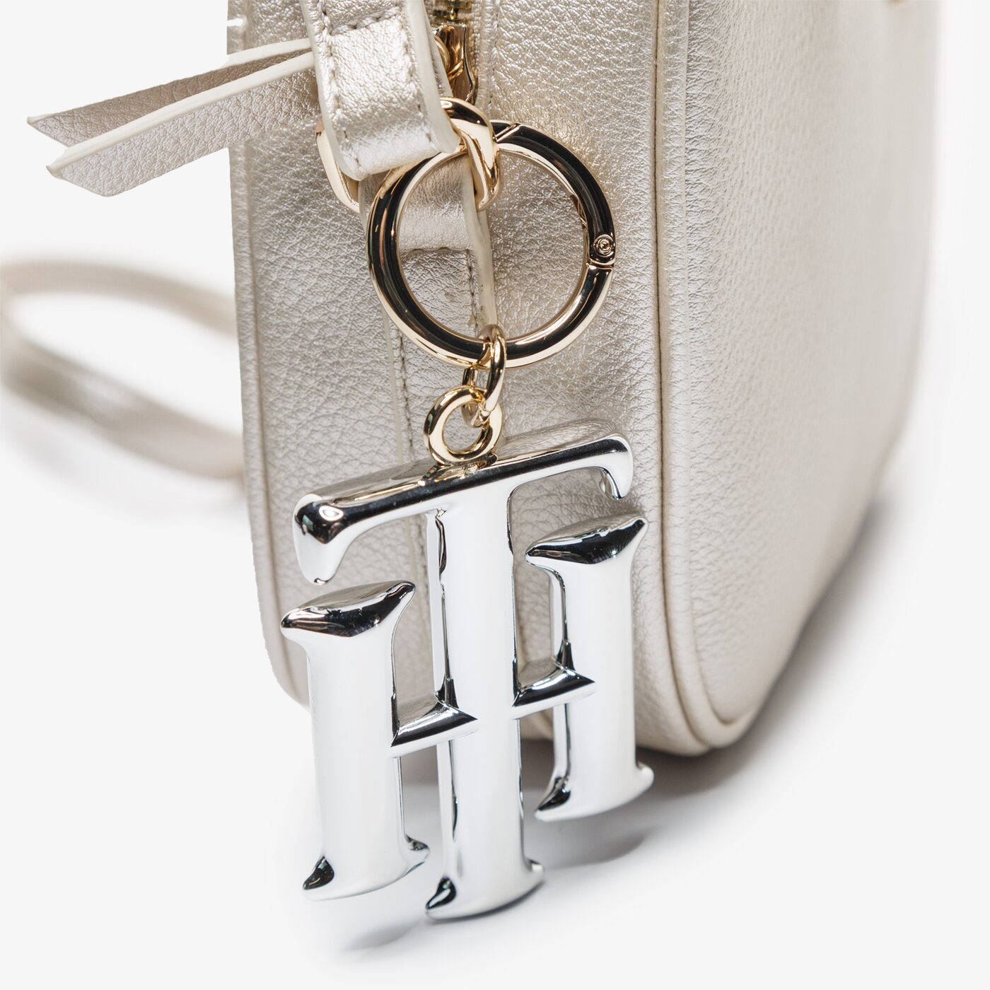 Damska torebka TOMMY HILFIGER TOREBKA CHIC CAMERA BAG METALLIC aw0aw083140k5 kolor srebrny