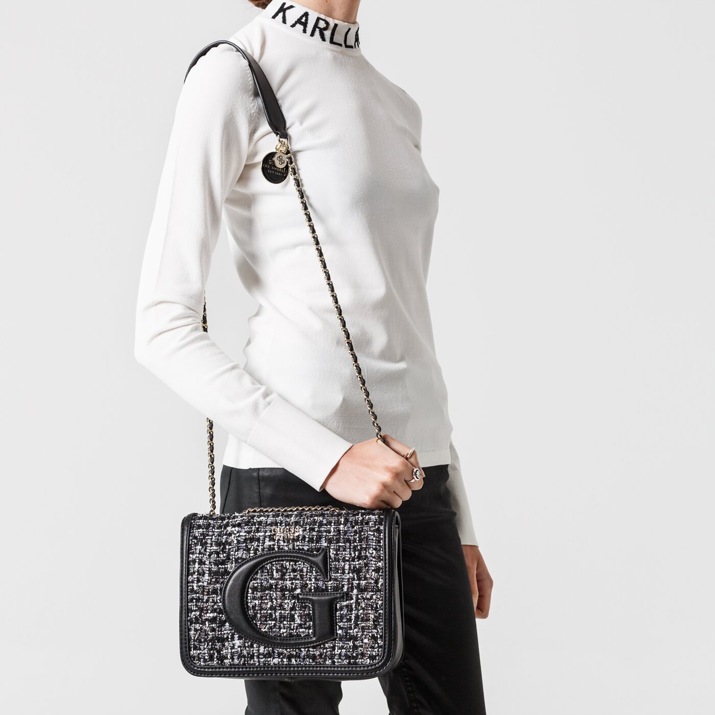 Damska torebka GUESS TOREBKA CHRISSY CNVRTBLE XBODY FLAP hwtw7440210twd kolor czarny