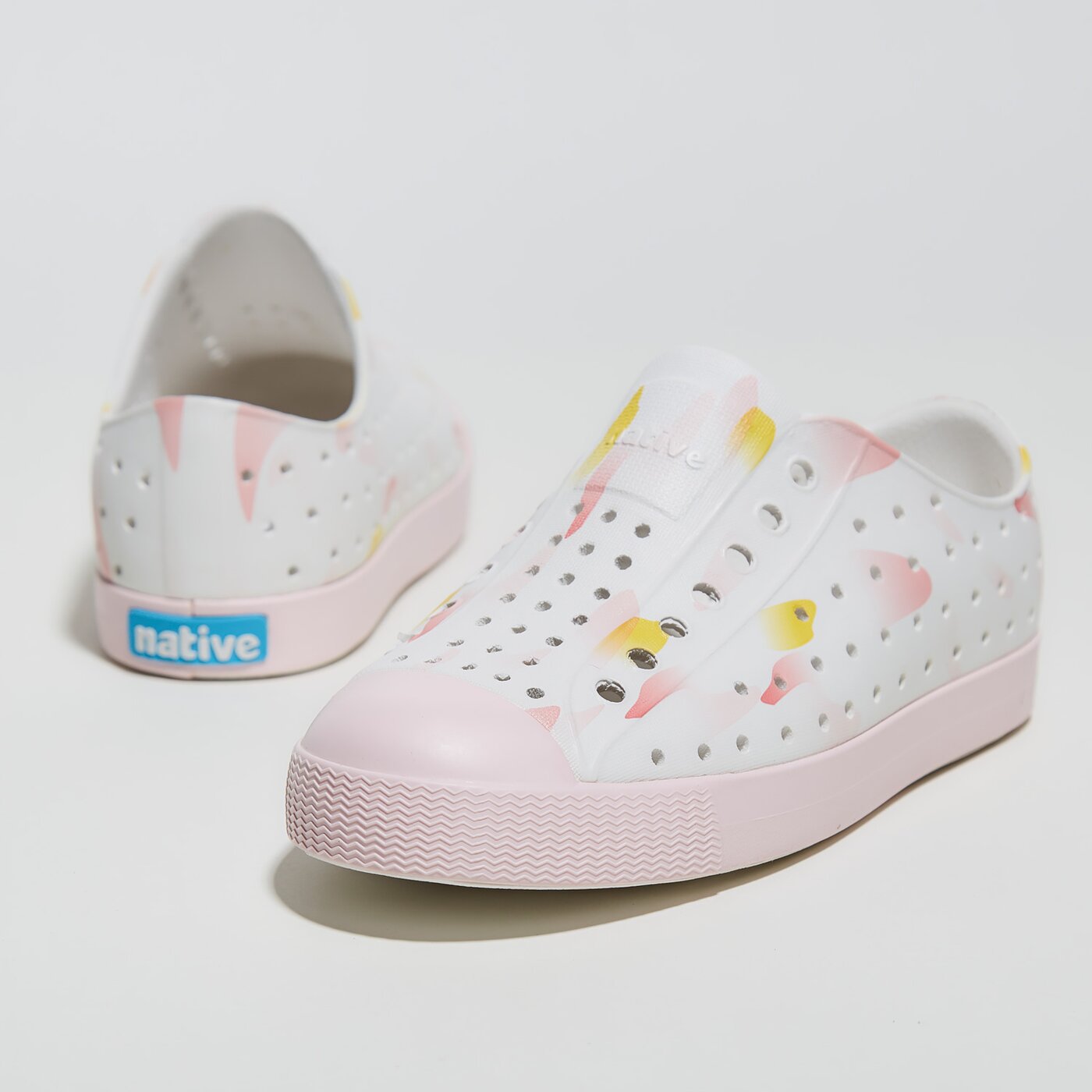 Dziecięce trampki NATIVE JEFFERSON PRINT YOUTH 15100101-8963 kolor biały